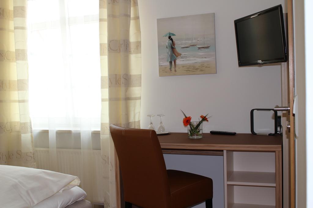 Hotel Rebstoeckle Hagnau Room photo